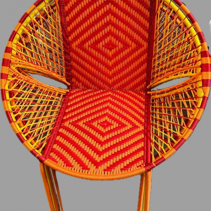Medium bucket chair.