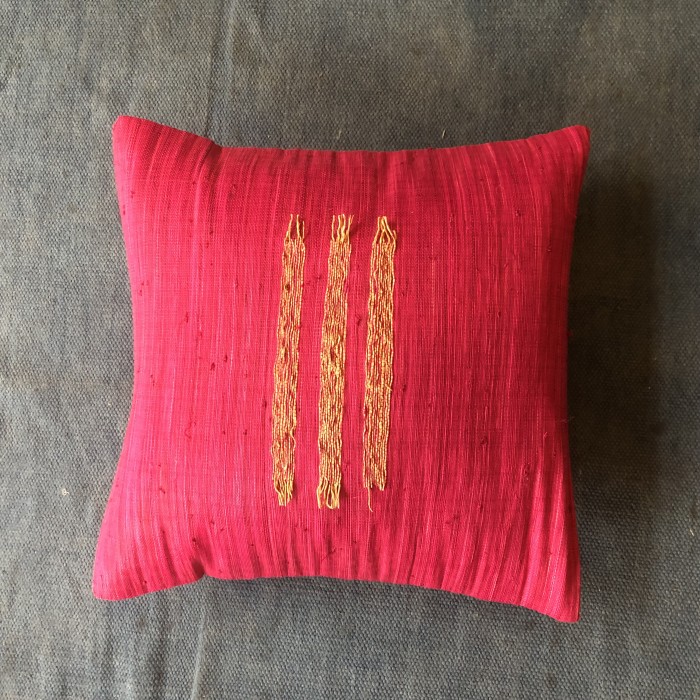 Raffia cushion